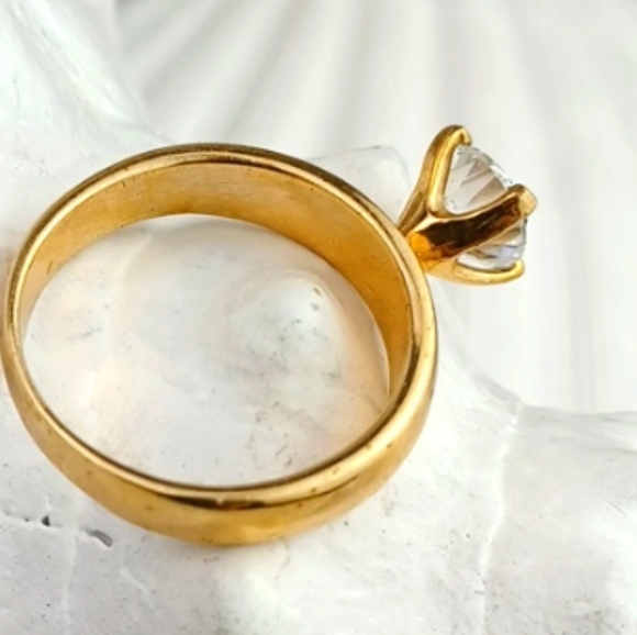 Very Gold Tone & Sparkly Diamond-Like Solitaire Ring - Picture 3 of 13